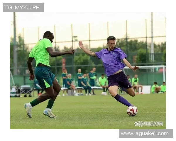 掌握足球场上的实用过人技巧助你轻松突破防线提升比赛表现